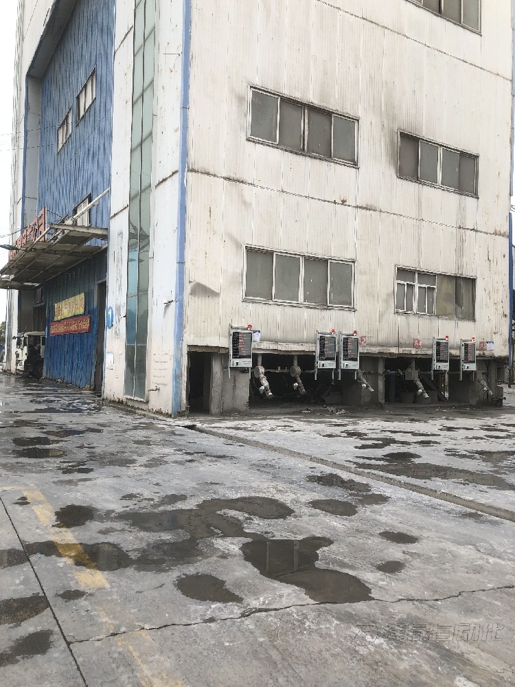 大街上裝混凝土的大卡車，為什么要邊走邊轉(zhuǎn)？看完長見識了